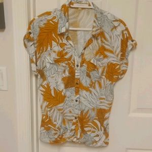 3/$20 bundle and save… 
Leafy print top